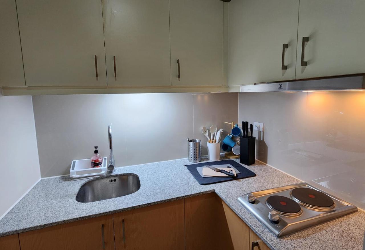 Spacious 7U Homey Unit Steps Away From Uptown Mall And Mitsukoshi Mall Free Parking With Washer Manila Exterior foto